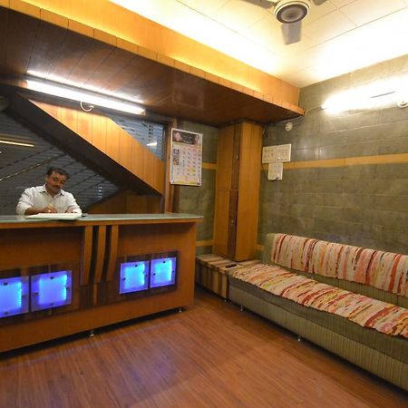 Hotel Sai Hari Prasad Shirdi Exteriör bild