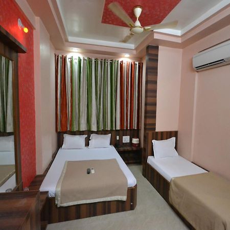 Hotel Sai Hari Prasad Shirdi Exteriör bild