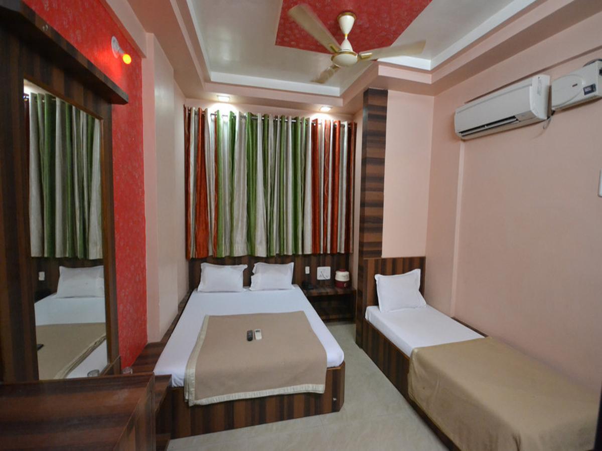 Hotel Sai Hari Prasad Shirdi Exteriör bild