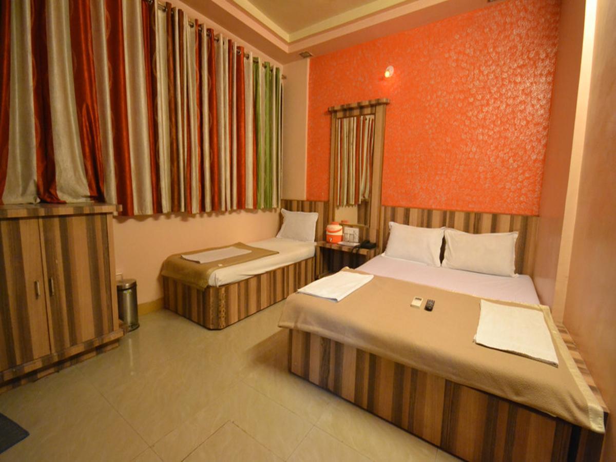 Hotel Sai Hari Prasad Shirdi Exteriör bild