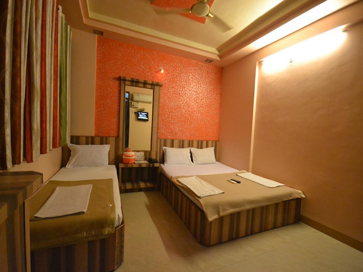 Hotel Sai Hari Prasad Shirdi Exteriör bild